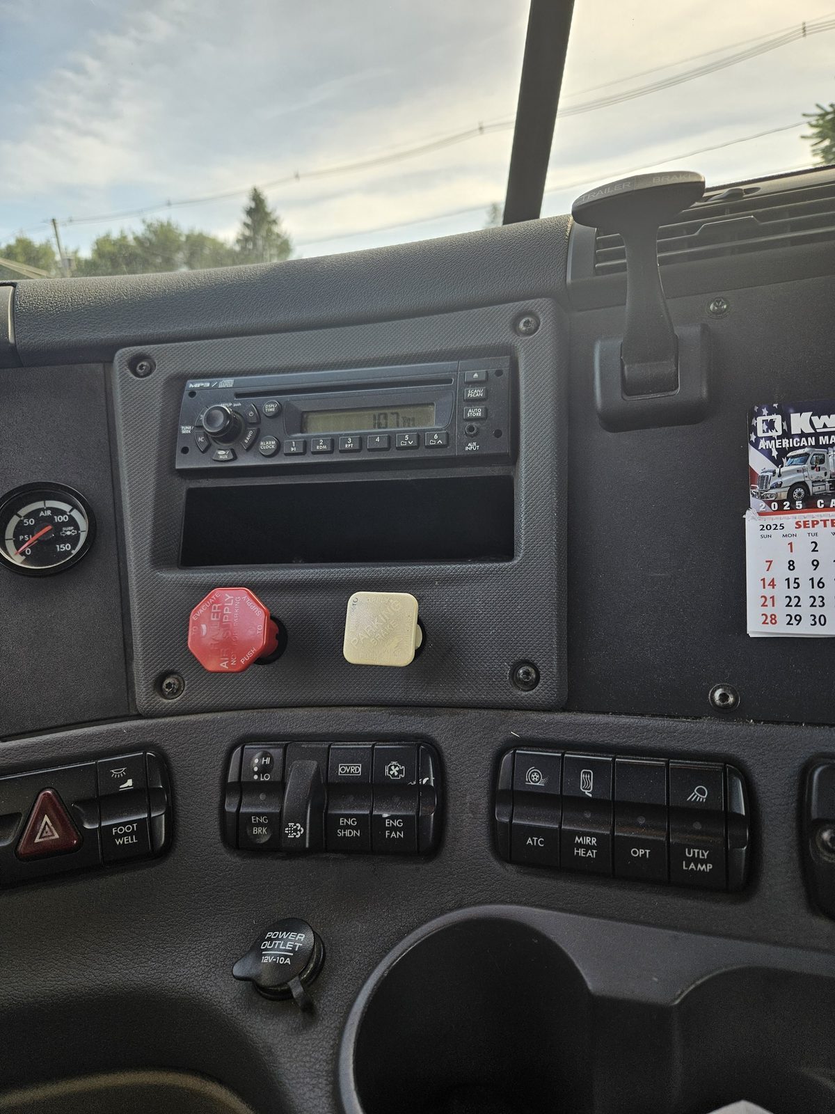 2008 Freightliner Cascadia 125 Day Cab — 53K Miles, Pre-DEF - Image 26