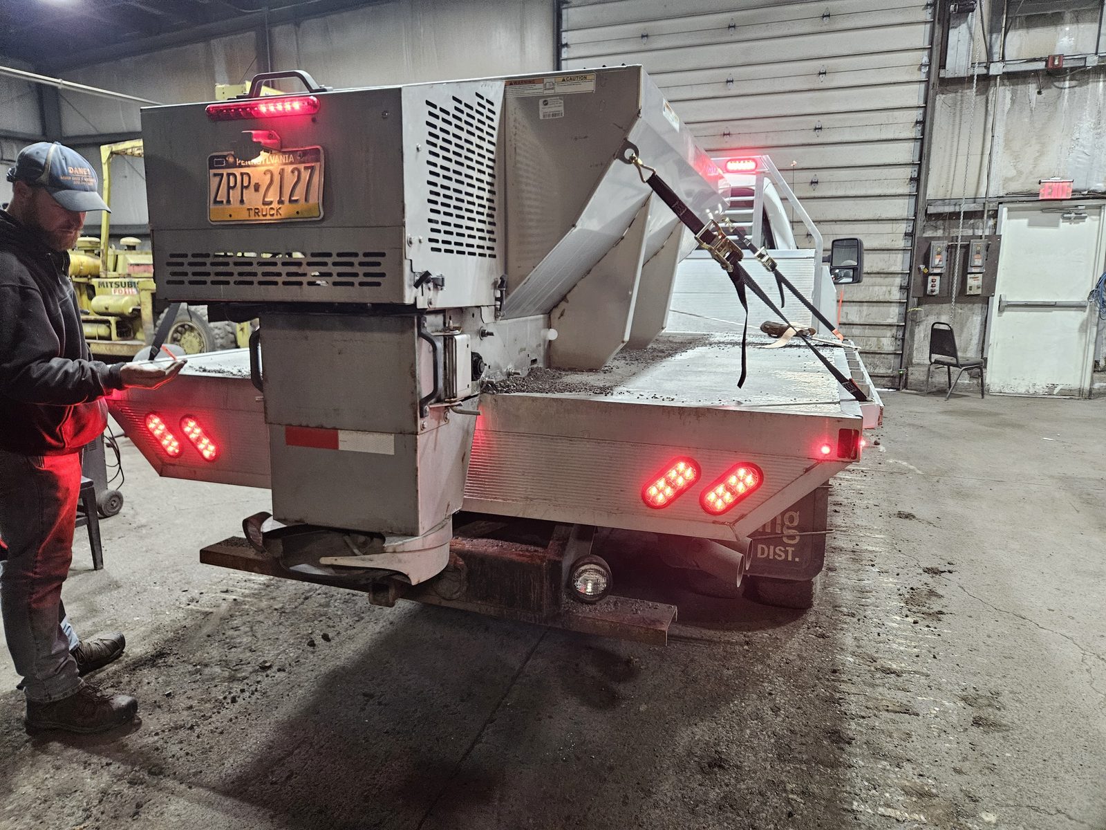 2010 Ford F-350 Super Duty 4x4 DRW — Flatbed, Plow & Spreader, 20K Miles - Image 9