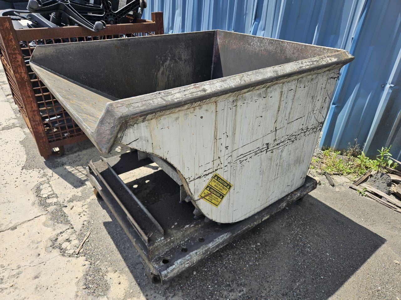 Galbreath H50 Self-Dumping Forklift Hopper — 1/2 Cu Yd, 4,000 lb Capacity - Image 9