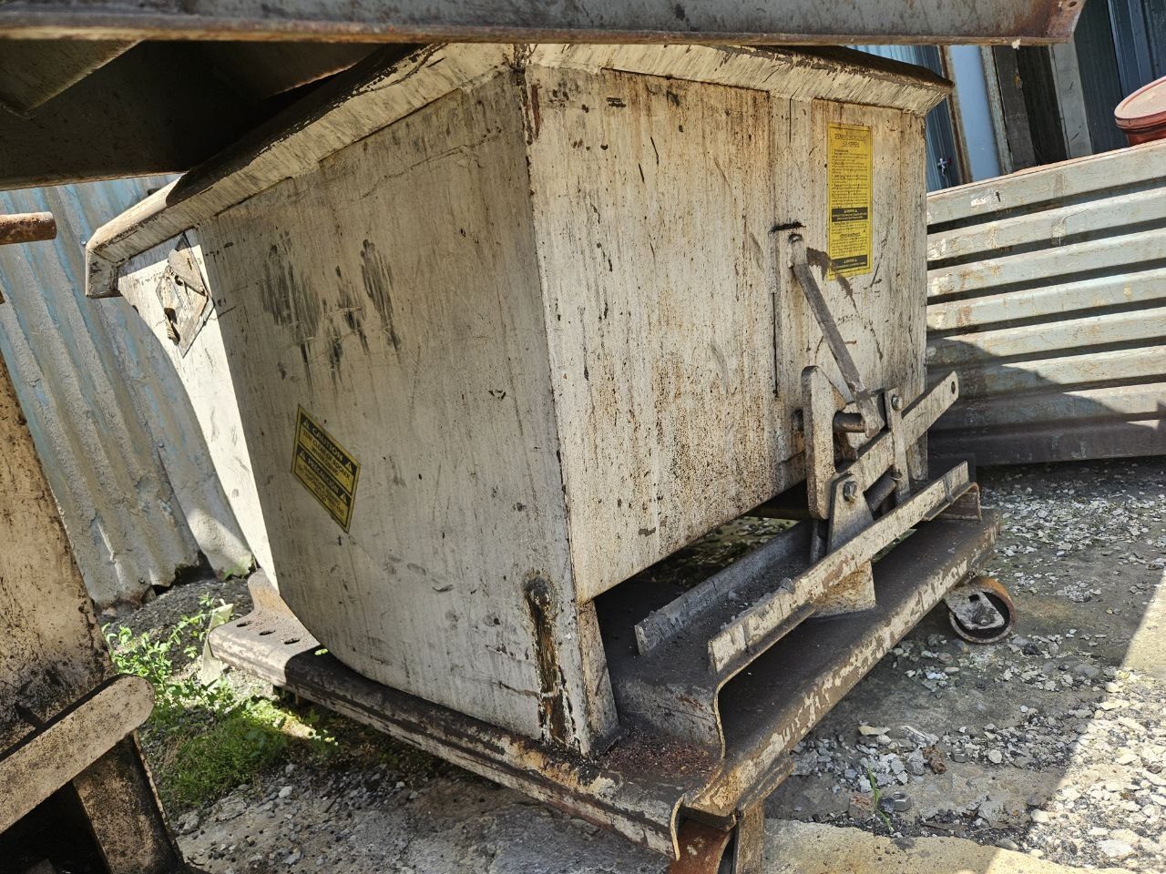 Galbreath H50 Self-Dumping Forklift Hopper — 1/2 Cu Yd, 4,000 lb Capacity - Image 19