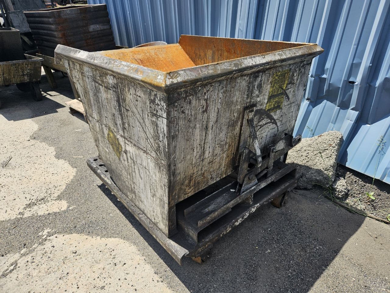 Galbreath H50 Self-Dumping Forklift Hopper — 1/2 Cu Yd, 4,000 lb Capacity - Image 3