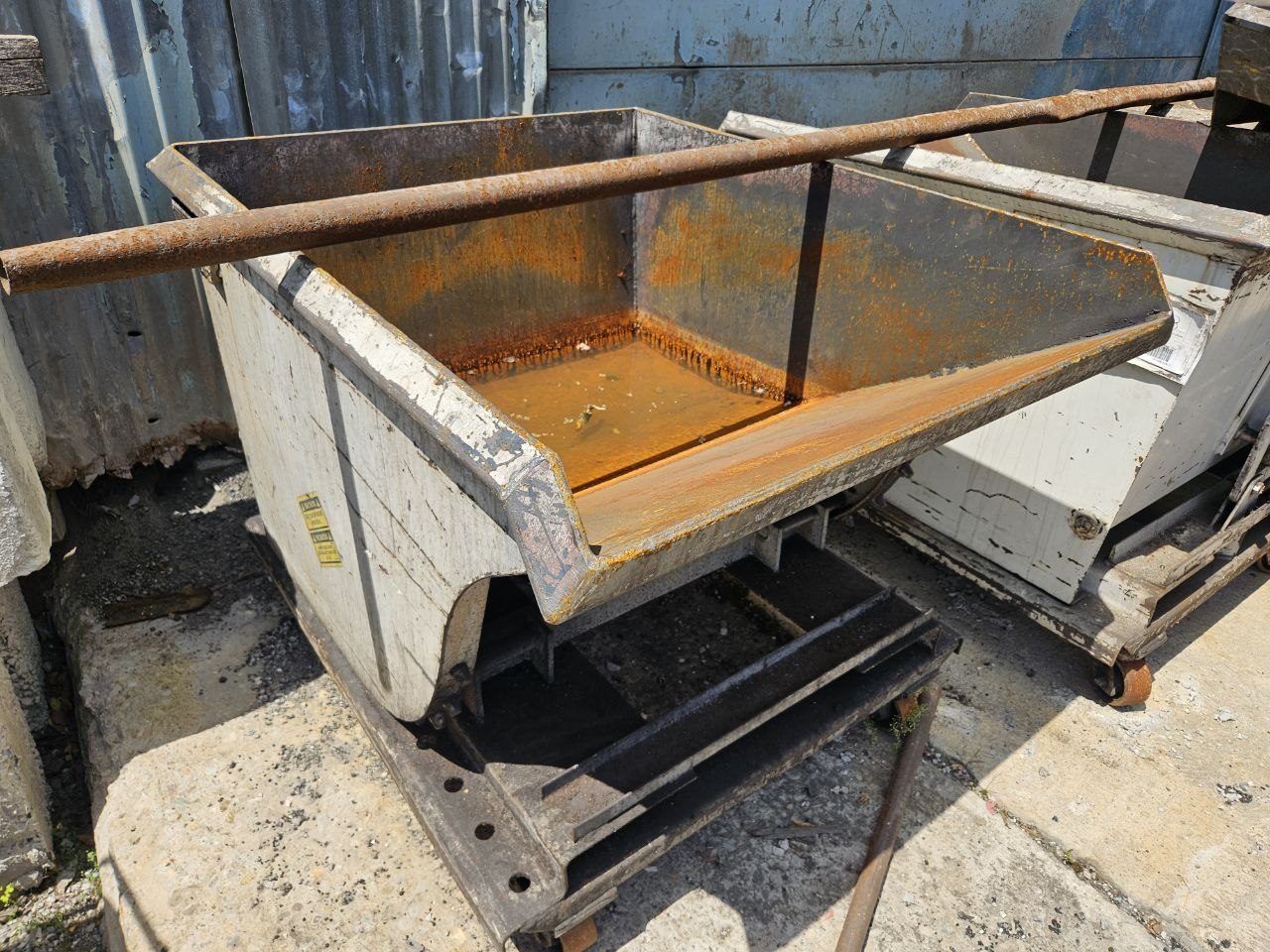 Galbreath H50 Self-Dumping Forklift Hopper — 1/2 Cu Yd, 4,000 lb Capacity - Image 11