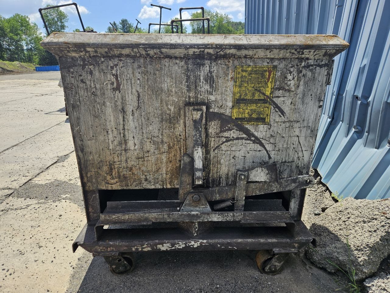 Galbreath H50 Self-Dumping Forklift Hopper — 1/2 Cu Yd, 4,000 lb Capacity - Image 4