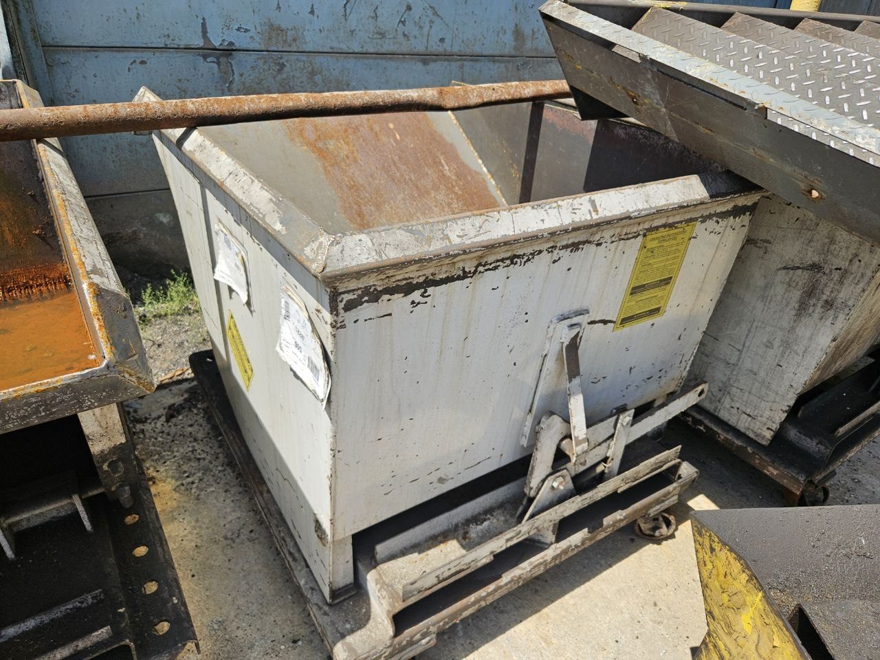 Galbreath H50 Self-Dumping Forklift Hopper — 1/2 Cu Yd, 4,000 lb Capacity - Image 13