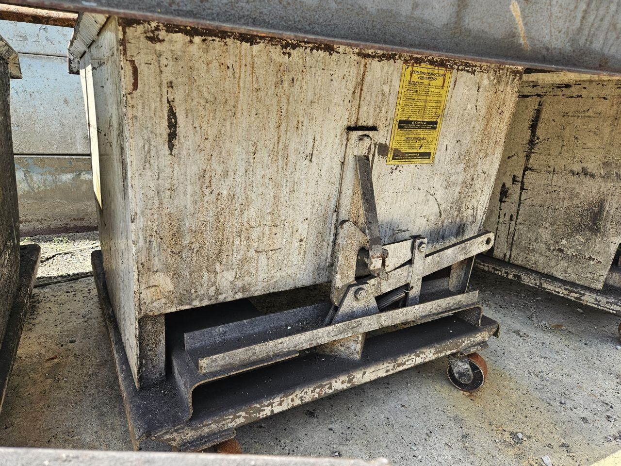 Galbreath H50 Self-Dumping Forklift Hopper — 1/2 Cu Yd, 4,000 lb Capacity - Image 15