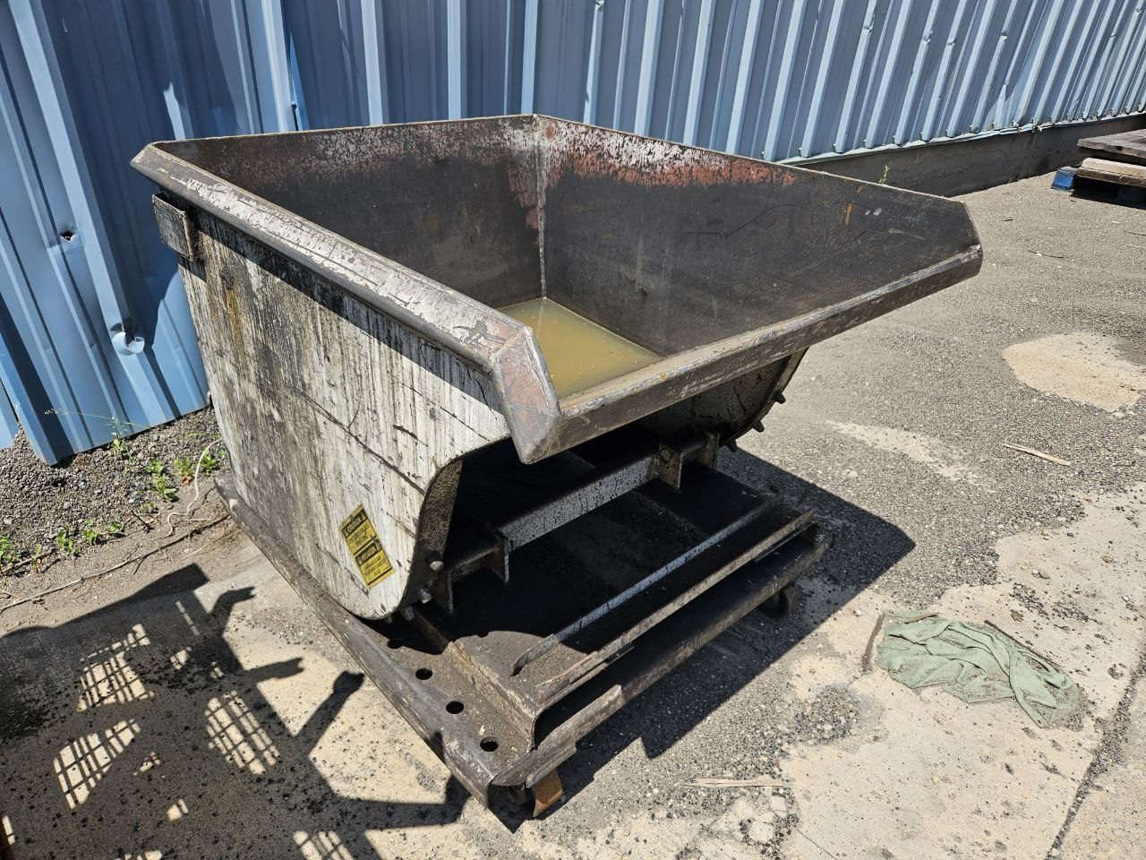 Galbreath H50 Self-Dumping Forklift Hopper — 1/2 Cu Yd, 4,000 lb Capacity - Image 8