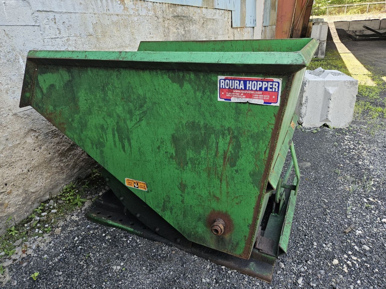 Roura Iron Works Self-Dumping Hopper — 1.5 Cu Yd, 6,000 lb Capacity (Unit A)