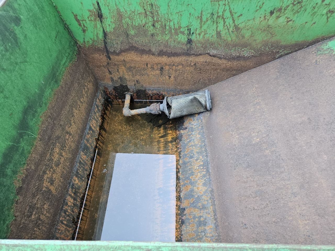 Roura Iron Works Self-Dumping Hopper — 1.5 Cu Yd, 6,000 lb Capacity (Unit A) - Image 8