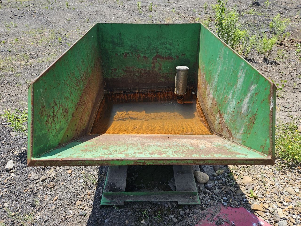 Roura Iron Works Self-Dumping Hopper — 1.5 Cu Yd, 6,000 lb Capacity (Unit B) - Image 2