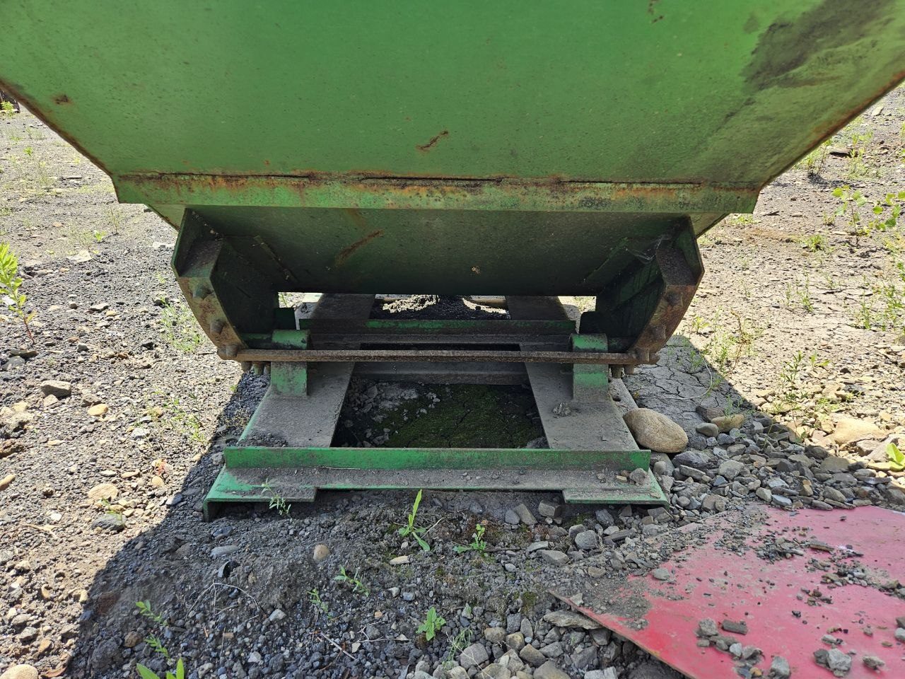 Roura Iron Works Self-Dumping Hopper — 1.5 Cu Yd, 6,000 lb Capacity (Unit B) - Image 3