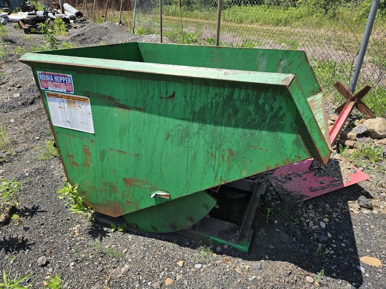 Roura Iron Works Self-Dumping Hopper — 1.5 Cu Yd, 6,000 lb Capacity (Unit B) - Image 4